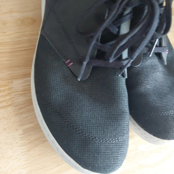 Ahnu Women's Pier 3 lace-up sneaker style ankle boots Size 9.5 Black - Picture 9 of 9